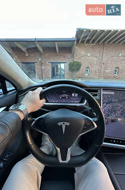 Лифтбек Tesla Model S 2013 в 