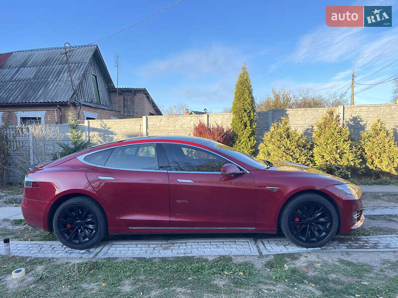 Лифтбек Tesla Model S 2016 в Виннице