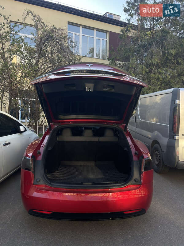 Лифтбек Tesla Model S 2016 в Виннице