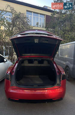 Лифтбек Tesla Model S 2016 в 