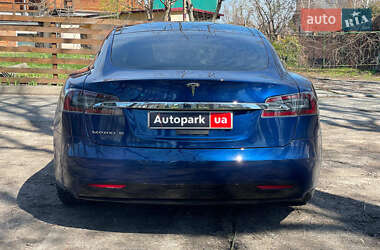 Лифтбек Tesla Model S 2017 в 