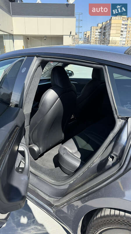 Лифтбек Tesla Model S 2021 в Киеве