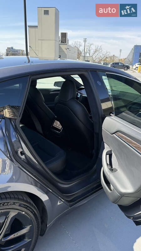 Лифтбек Tesla Model S 2021 в Киеве