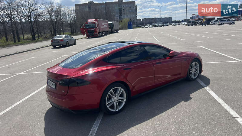 Лифтбек Tesla Model S 2016 в Киеве