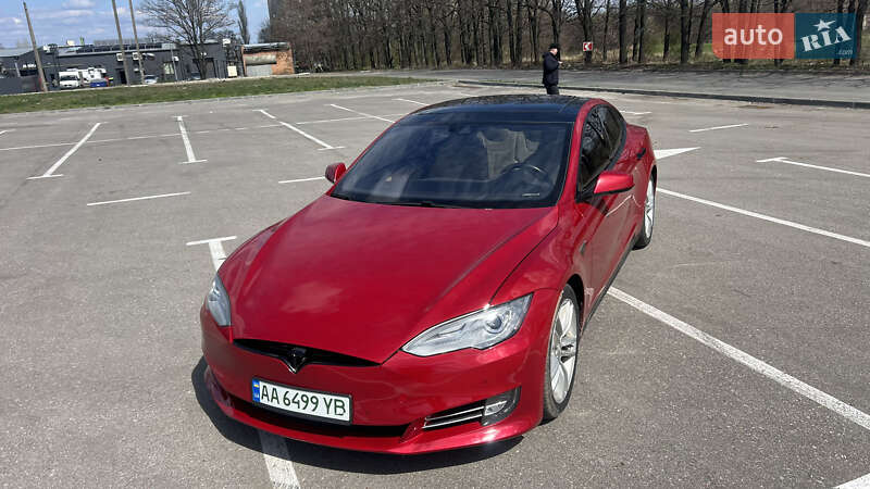 Лифтбек Tesla Model S 2016 в Киеве