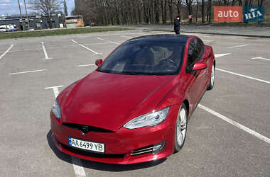 Лифтбек Tesla Model S 2016 в 