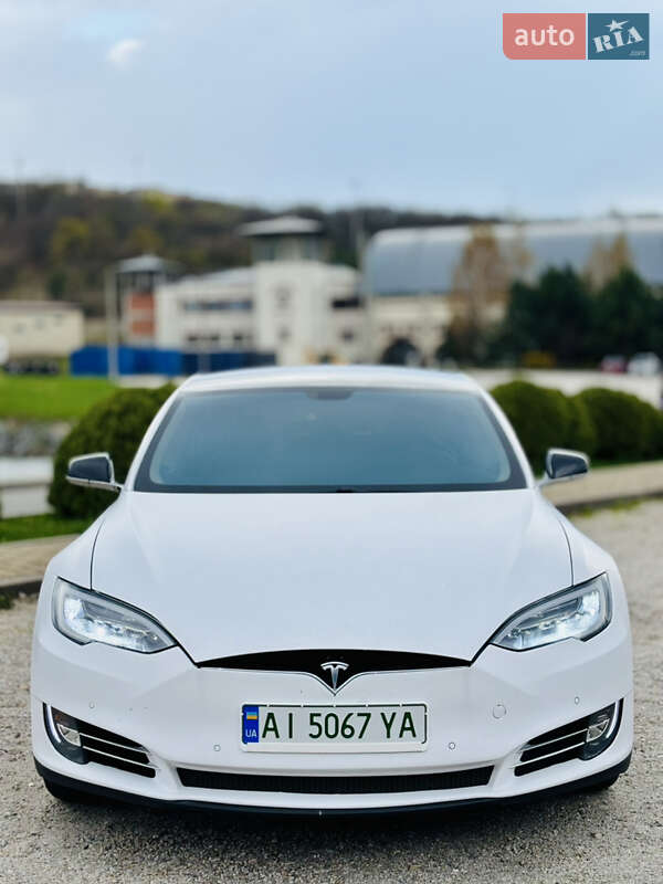Лифтбек Tesla Model S 2013 в 