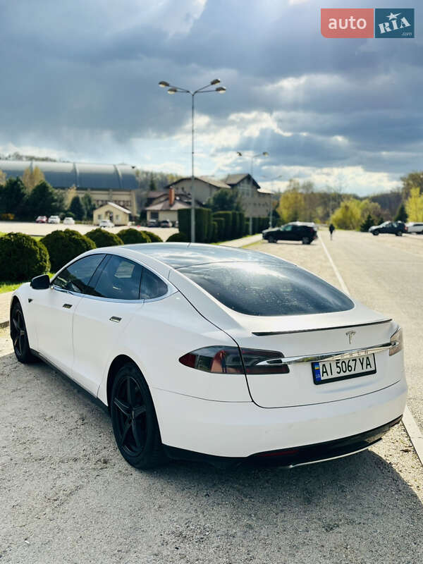 Лифтбек Tesla Model S 2013 в Днепре