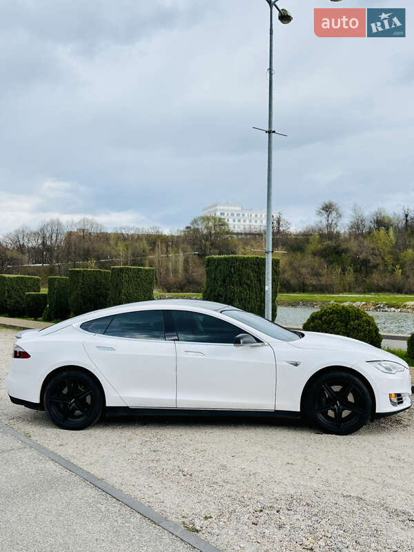 Лифтбек Tesla Model S 2013 в Днепре