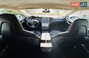 Лифтбек Tesla Model S 2013 в 