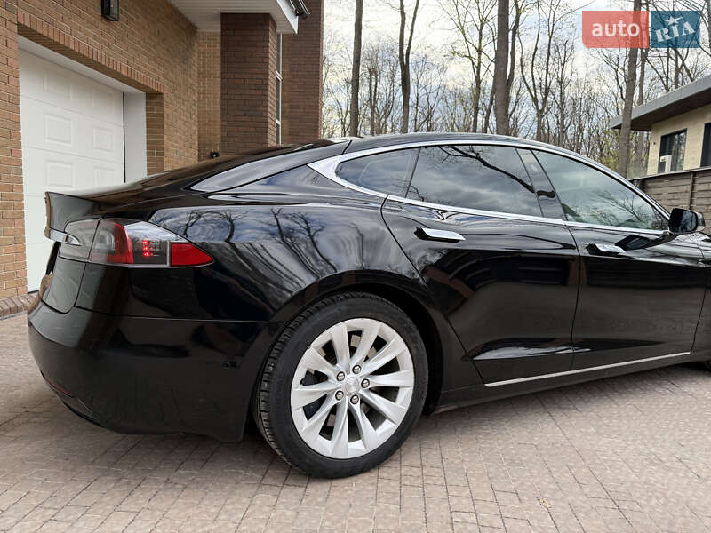 Лифтбек Tesla Model S 2017 в Харькове