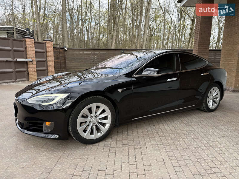 Лифтбек Tesla Model S 2017 в Харькове