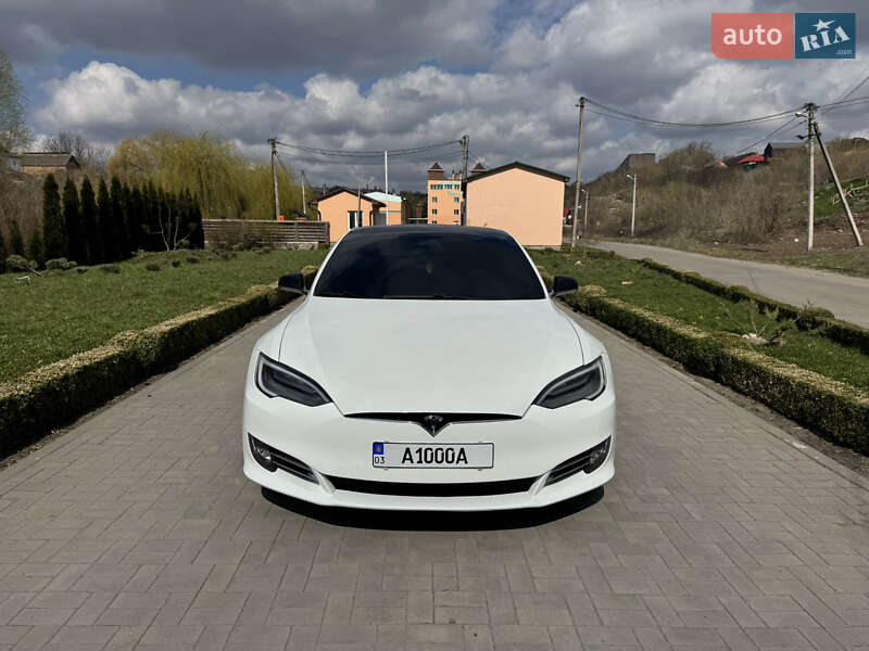 Лифтбек Tesla Model S 2019 в 