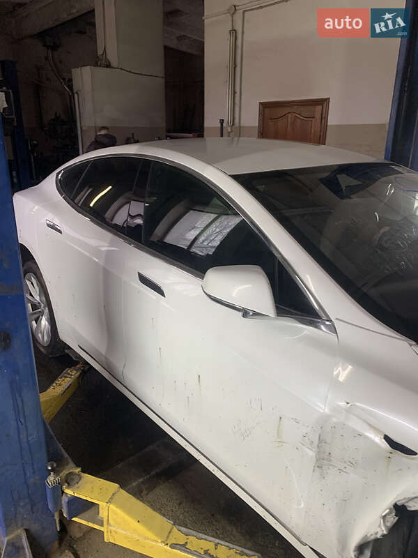 Лифтбек Tesla Model S 2016 в Ровно фото 9 Лифтбек Tesla Model S 2016 в Ровно