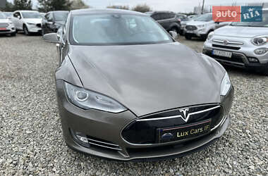 Лифтбек Tesla Model S 2015 в 