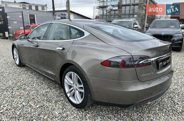 Лифтбек Tesla Model S 2015 в 