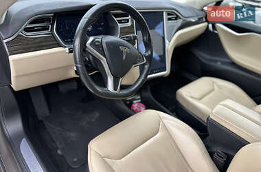 Лифтбек Tesla Model S 2015 в 