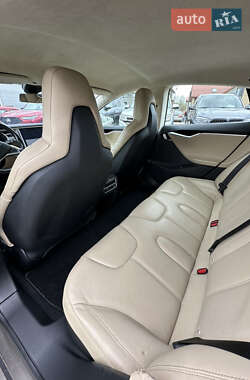 Лифтбек Tesla Model S 2015 в 