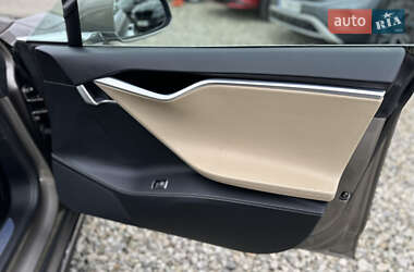 Лифтбек Tesla Model S 2015 в 
