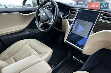 Лифтбек Tesla Model S 2015 в 