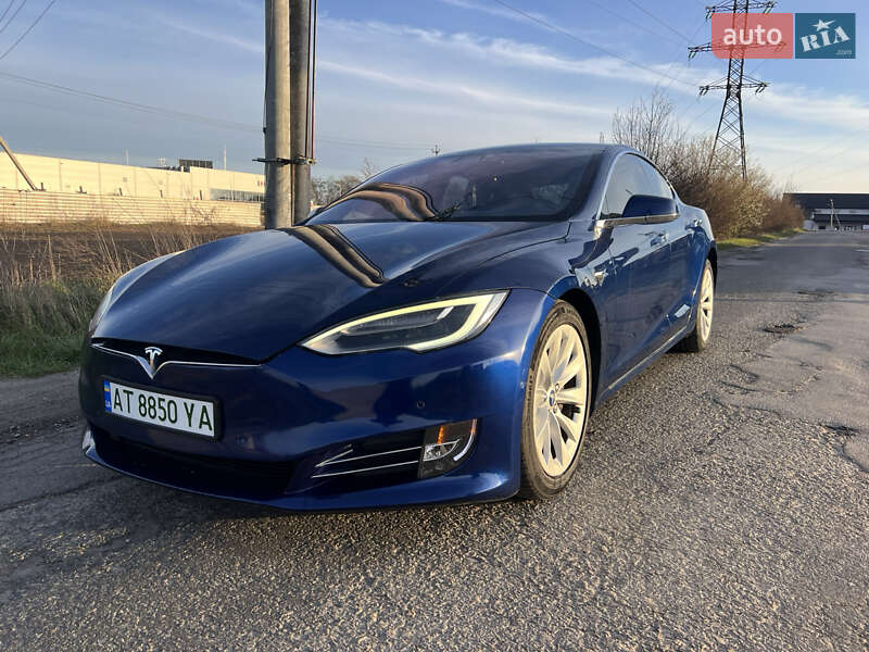 Лифтбек Tesla Model S 2017 в Ивано-Франковске