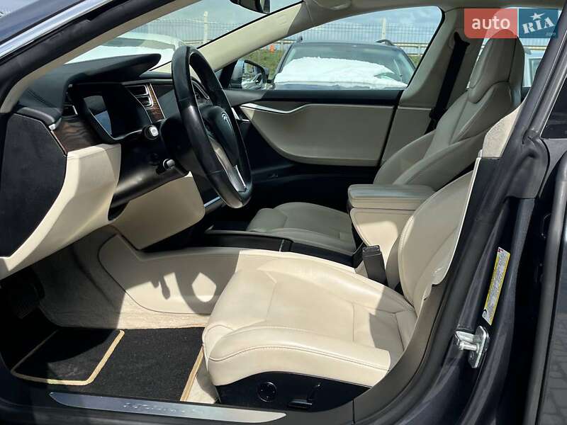 Ліфтбек Tesla Model S 2017 в Львові