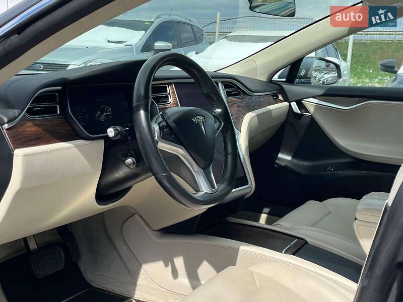 Ліфтбек Tesla Model S 2017 в Львові