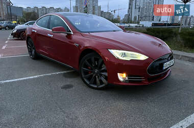Лифтбек Tesla Model S 2015 в 