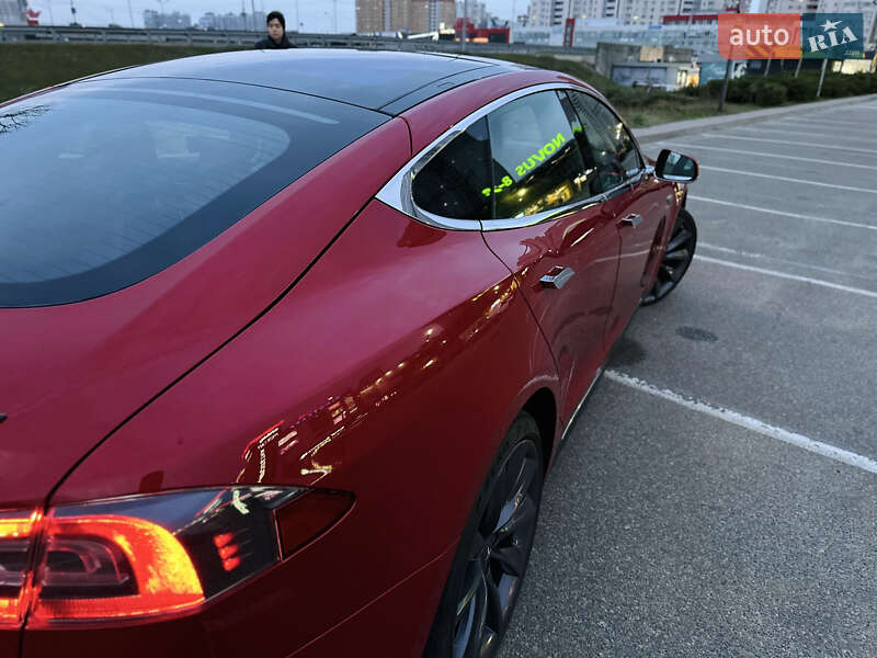 Ліфтбек Tesla Model S 2015 в Києві