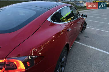 Лифтбек Tesla Model S 2015 в 