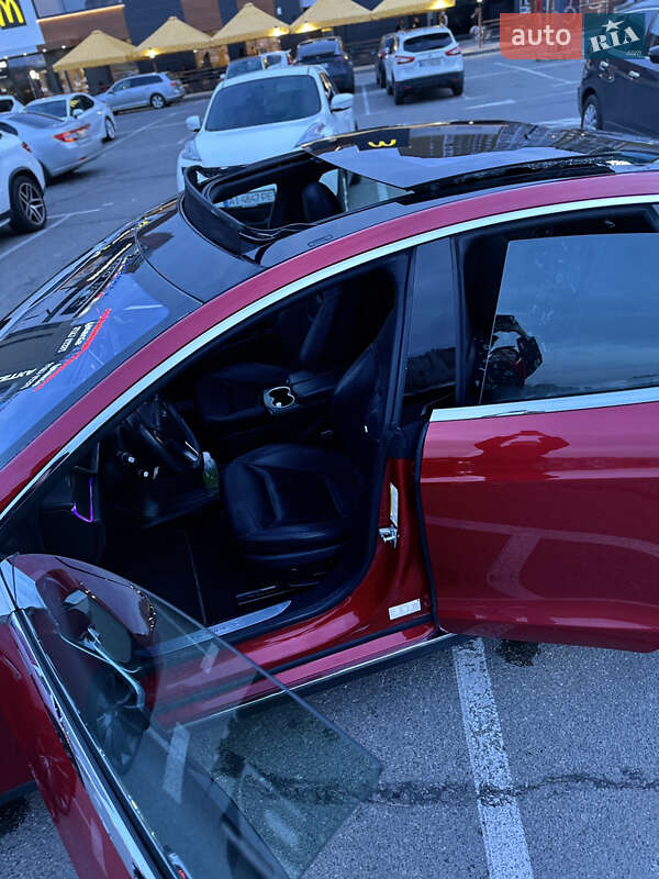 Ліфтбек Tesla Model S 2015 в Києві