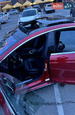Лифтбек Tesla Model S 2015 в 