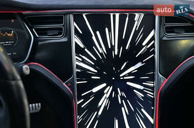 Лифтбек Tesla Model S 2015 в 