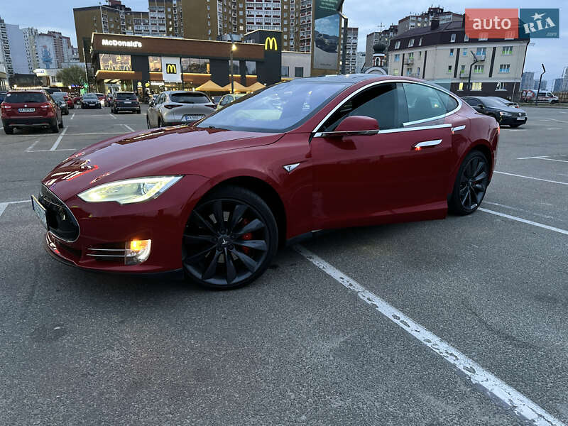 Ліфтбек Tesla Model S 2015 в Києві