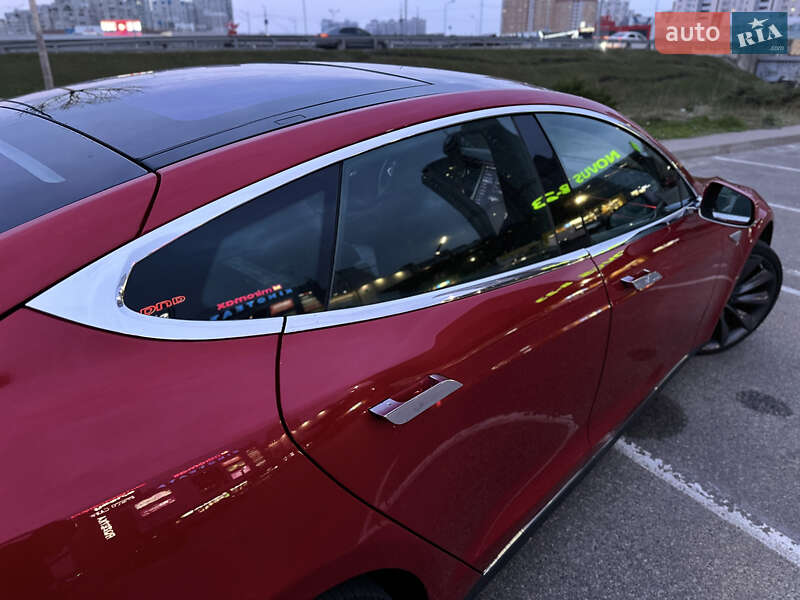 Ліфтбек Tesla Model S 2015 в Києві