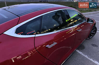 Лифтбек Tesla Model S 2015 в 