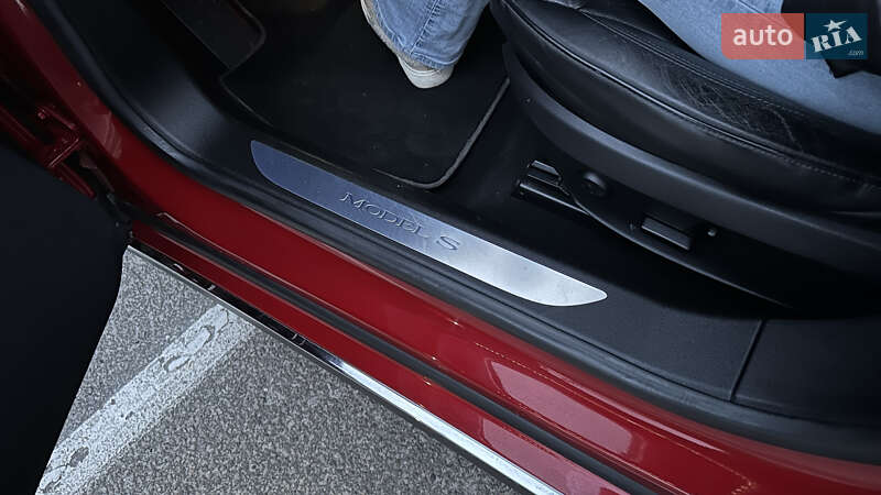 Ліфтбек Tesla Model S 2015 в Києві