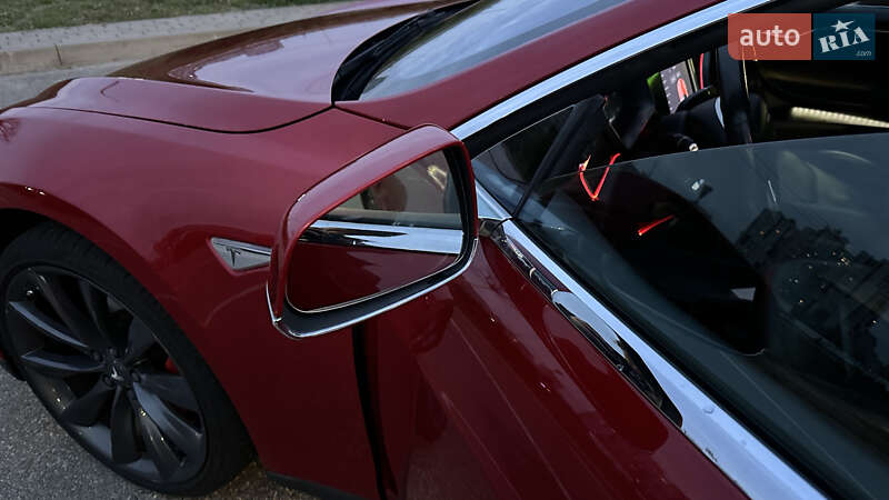Ліфтбек Tesla Model S 2015 в Києві