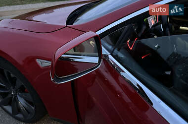 Лифтбек Tesla Model S 2015 в 