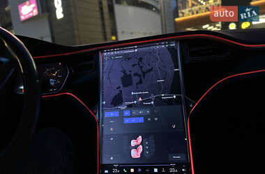 Лифтбек Tesla Model S 2015 в 