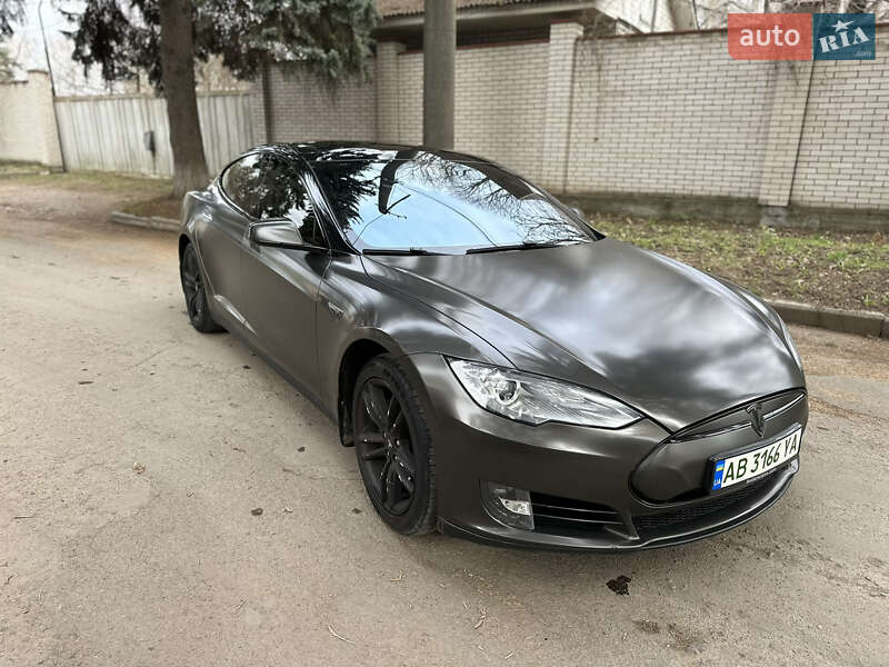 Лифтбек Tesla Model S 2014 в 