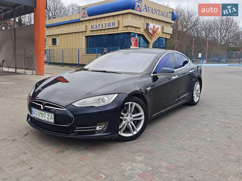 Tesla Model S 2014