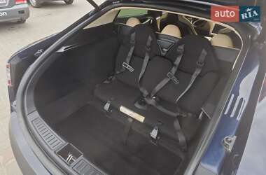 Лифтбек Tesla Model S 2014 в 