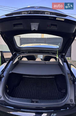 Лифтбек Tesla Model S 2014 в 