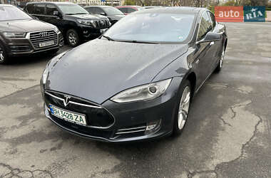 Лифтбек Tesla Model S 2015 в 