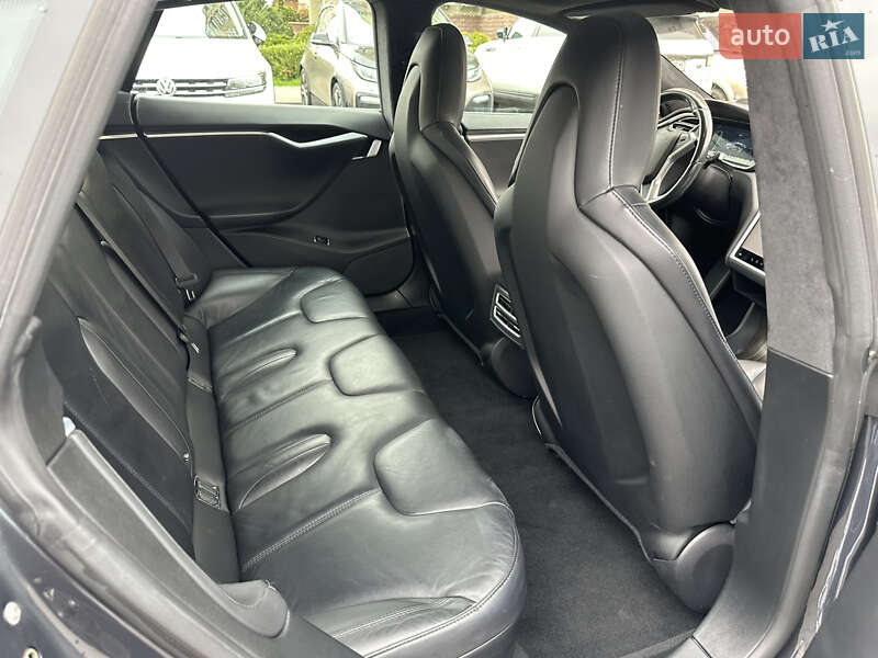 Лифтбек Tesla Model S 2015 в Киеве