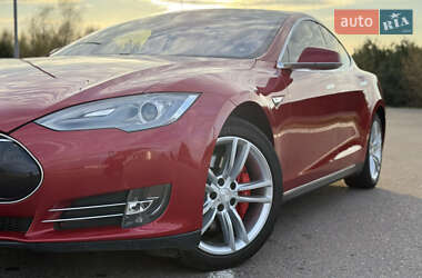 Лифтбек Tesla Model S 2015 в 