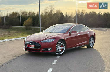 Лифтбек Tesla Model S 2015 в 