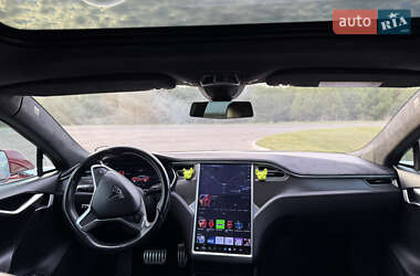 Лифтбек Tesla Model S 2015 в 