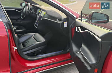 Лифтбек Tesla Model S 2015 в 